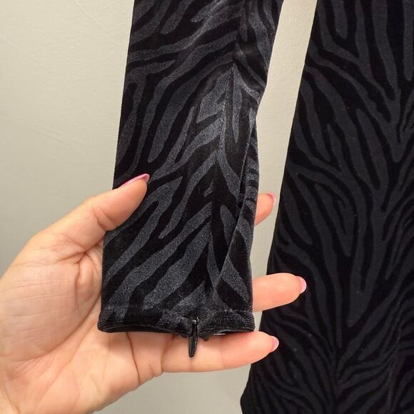 Bronx and Banco
Zebra Print Velvet Dress 💛 - Picture 8 of 10